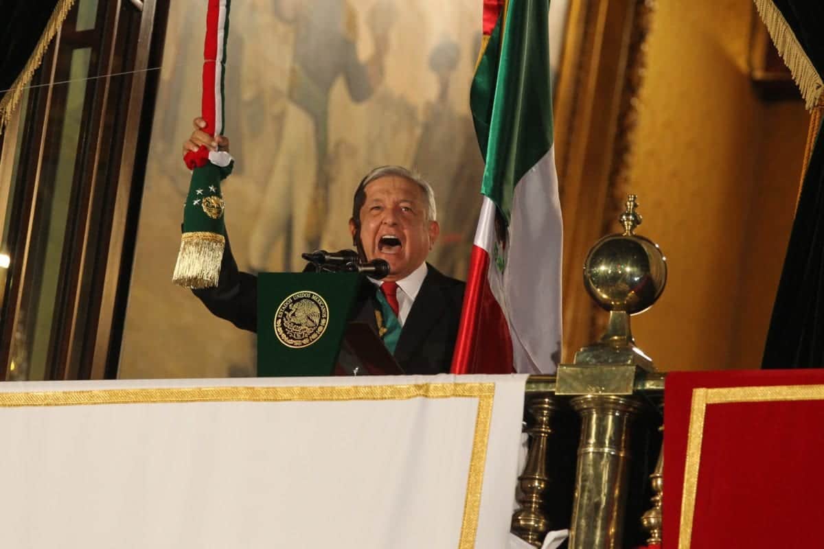 Con ‘llama de la esperanza’, AMLO señala que sí habrá festejos patrios pero sin gente