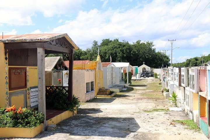 Con filtros de sanidad abrirán panteones para el “Día de muertos” en Cozumel