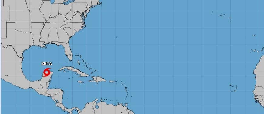 "Zeta" se degrada a tormenta tropical y sigue su paso por la Península de Yucatán
