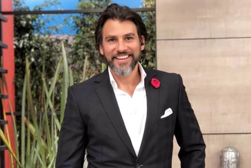 Uno más... El conductor Mauricio Barcelata confirma que dio positivo a Covid-19