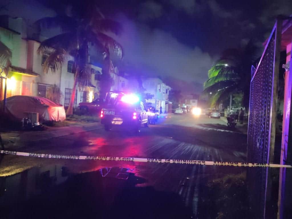 Balean a hombre cerca del campo deportivo "Iris Mora" en Cancún