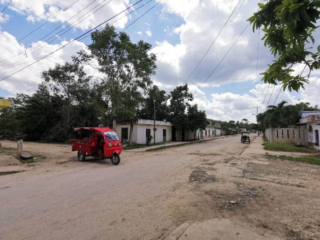 Anuncian pavimentación en vialidades de Leona Vicario