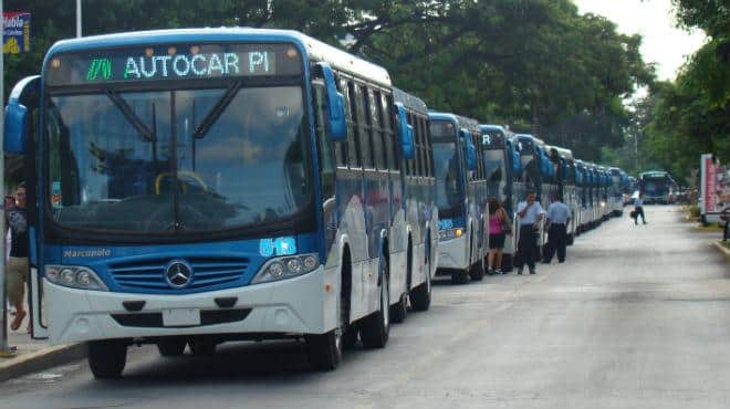 Restituyen en 70% servicio de transporte público en Cancún tras paso de "Delta"