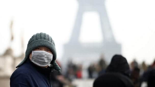 Por rebrote de Covid-19 en París, decretan alerta máxima y cierran bares