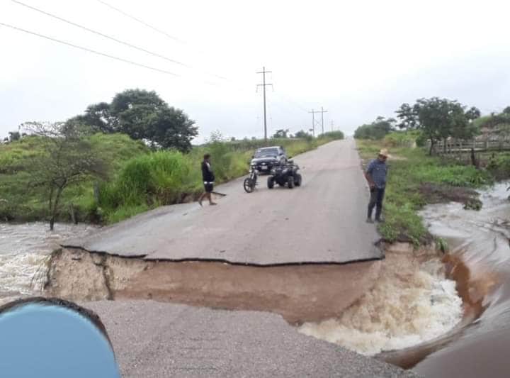 Se rompe carretera en OPB por las fuertes lluvias