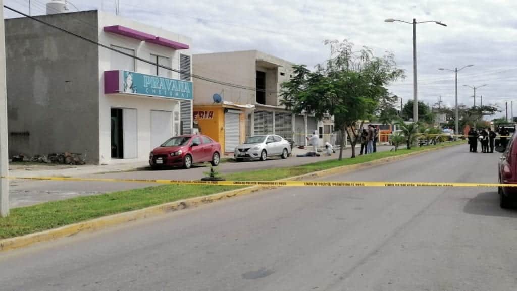 Sicarios asesinan a balazos a ex policía en Chetumal