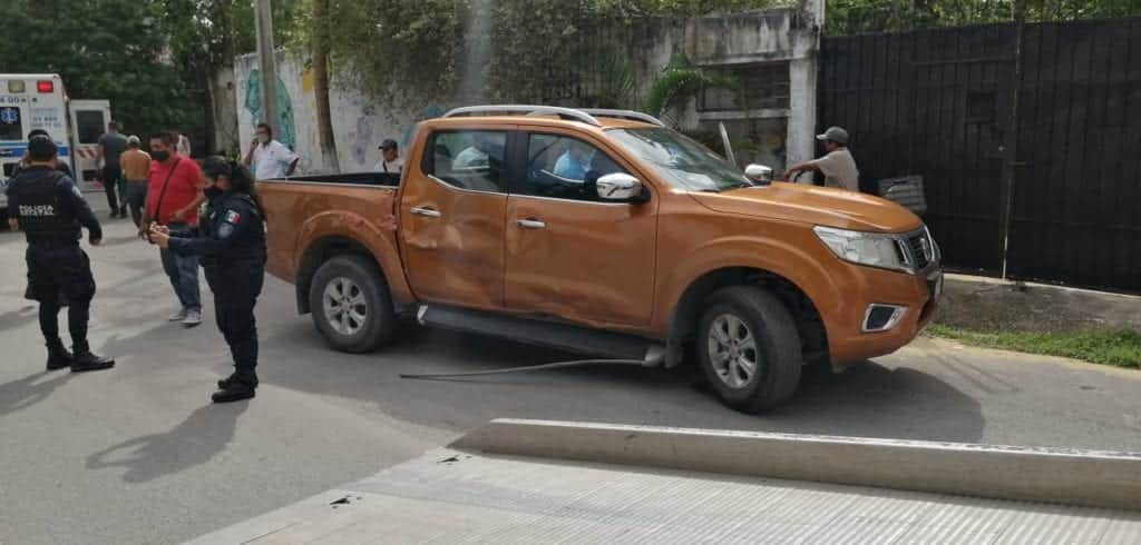 Imprudente mujer ocasiona accidente en Playa del Carmen