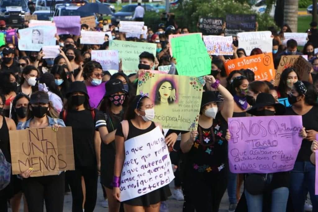 Feministas repudian actuación policiaca en Cancún; exigen renuncia de responsables