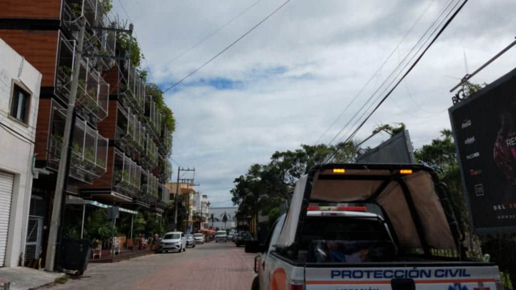 Cae trabajador desde 7 metros de altura en el hotel Reina Roja de Playa del Carmen