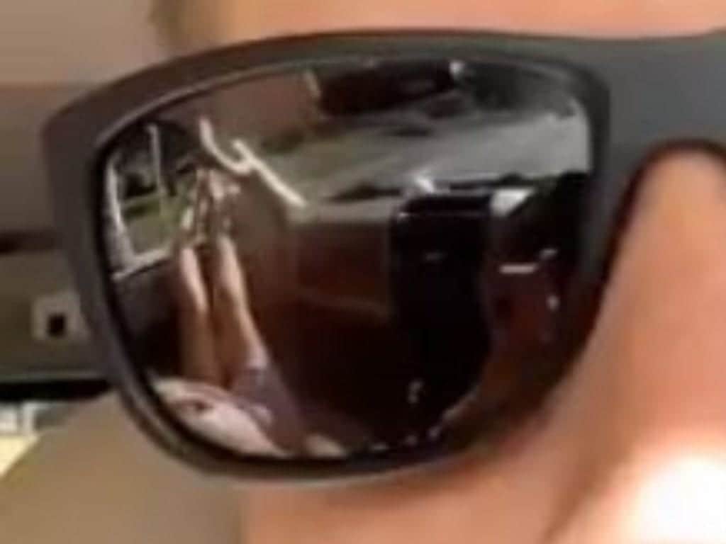 Mujer descubre infidelidad de su novio por reflejo 'extraño' en las gafas de sol