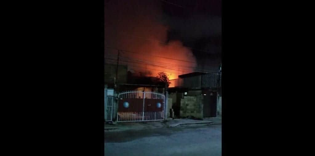 Video: Se incendia vivienda de la colonia Colosio en Playa del Carmen
