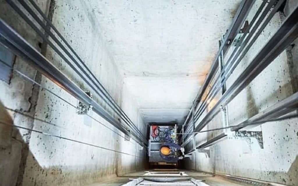 Un muerto y un herido por desplome de elevador en edificio del INE