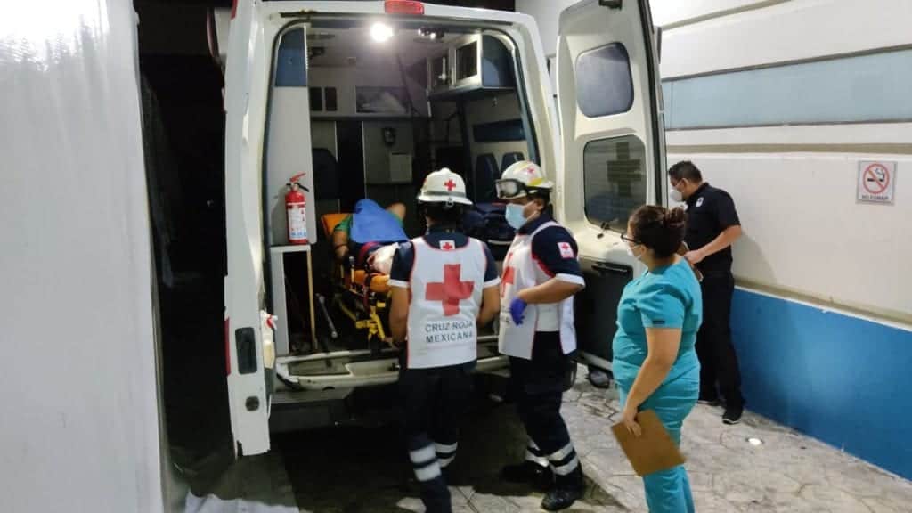 Hombre armado dispara en bar de Cancún; hay una mujer herida