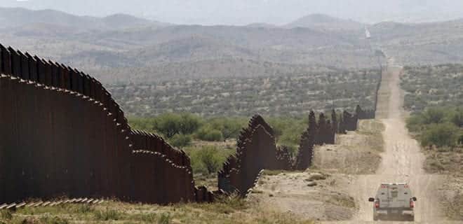Obras del muro continuarán por un año tras relevo presidencial
