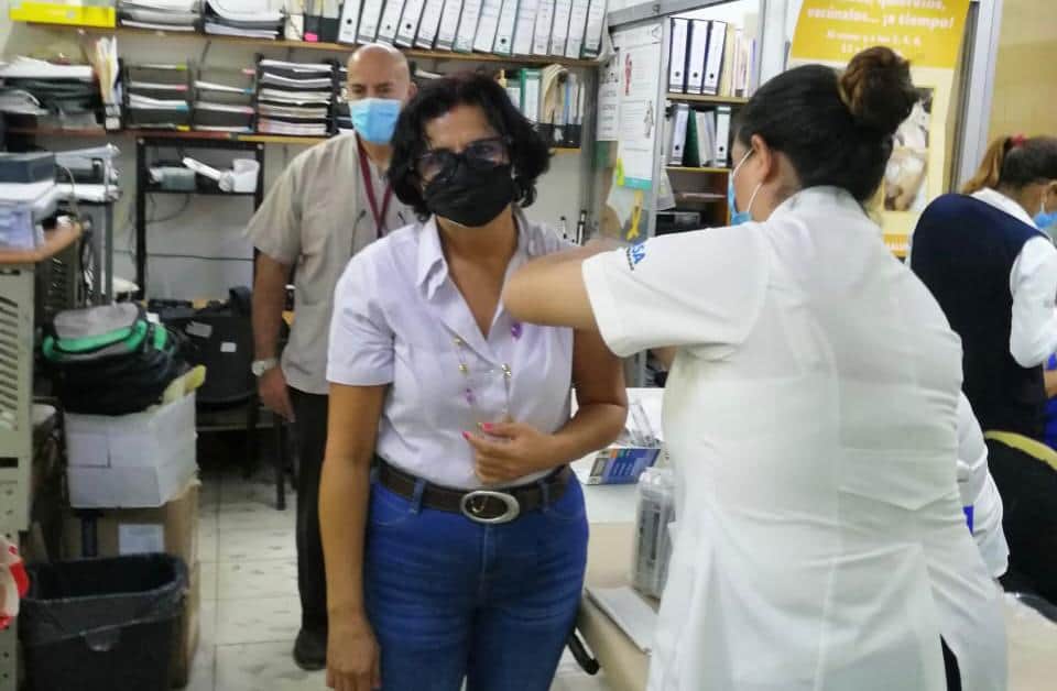 Aplicación de la vacuna contra la influenza avanza 82.5% en zona norte de Q. Roo