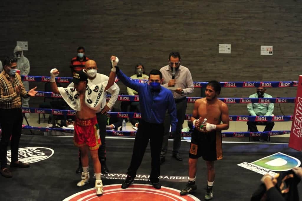 Quintanarroense conserva título Pluma del Sureste, en la batalla "Forjando Campeones"