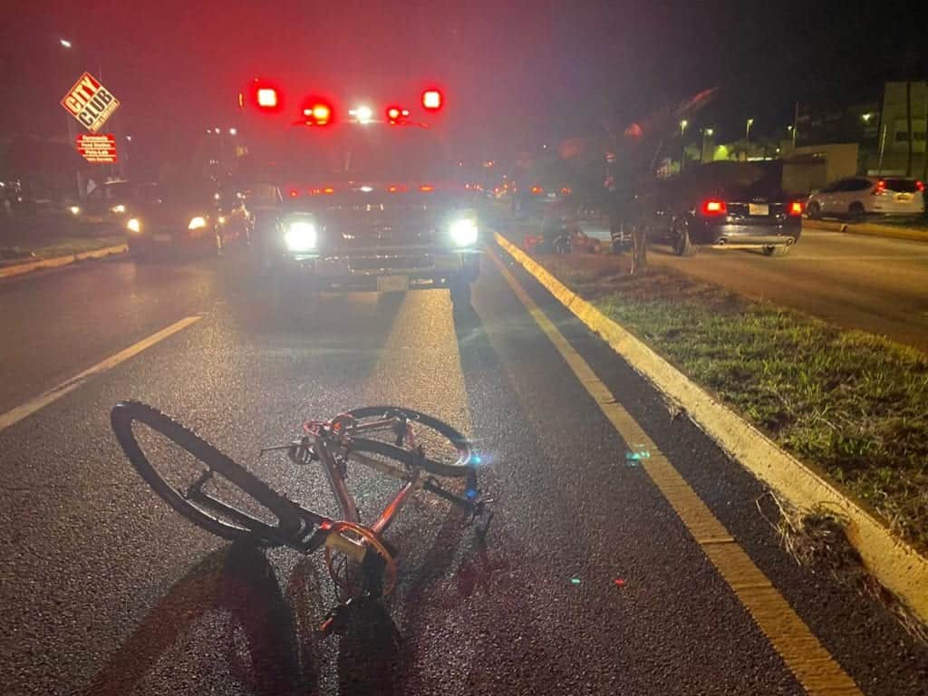 Turista arrolla a ciclista en Playa del Carmen; está grave