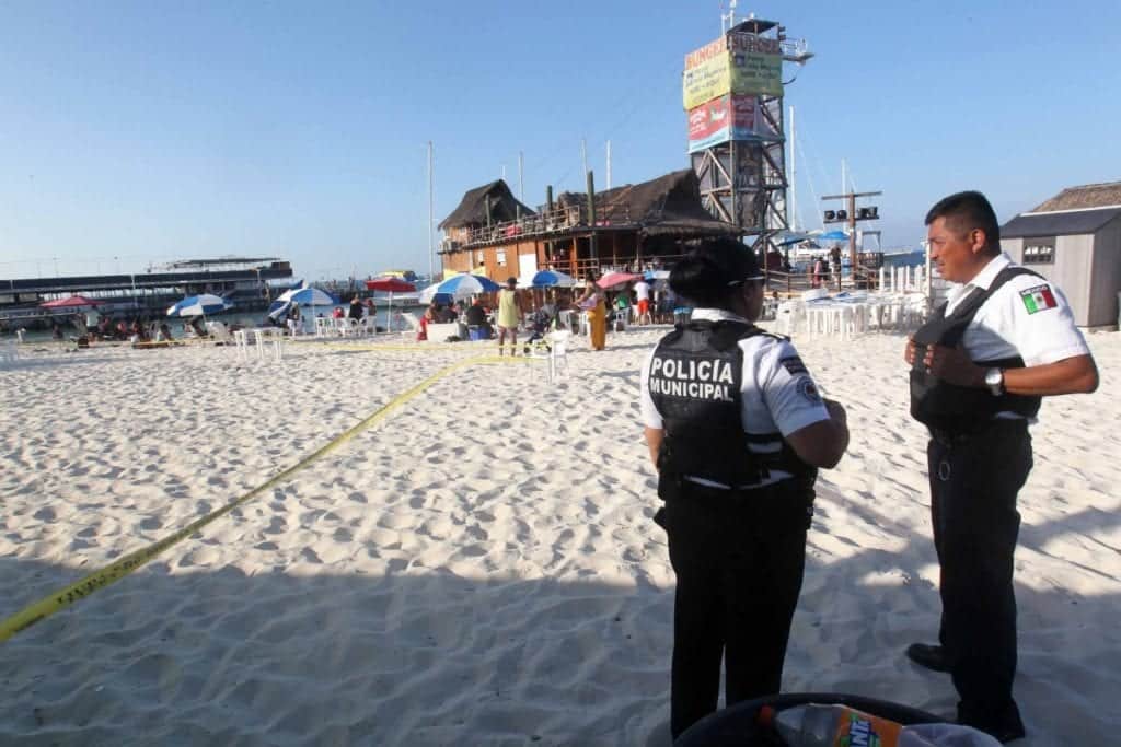 Investigan asesinato en playa tortuga en la Zona Hotelera de Cancún