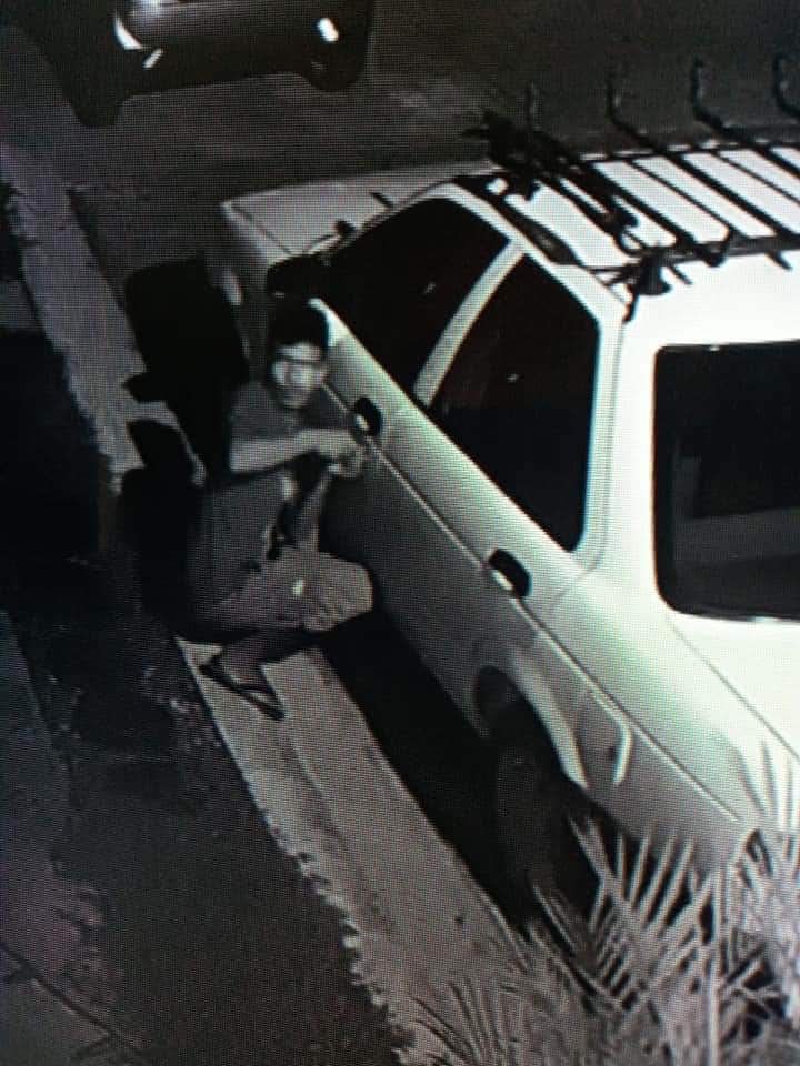 Captan en imagen a ladrón de coches en Cancún