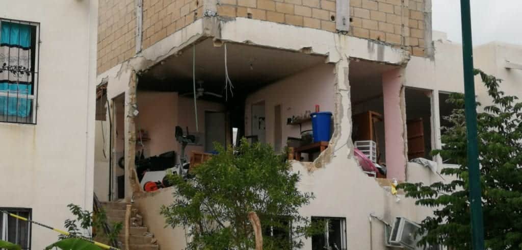 Policía municipal salva la vida de los vecinos del suicida en Villas del Sol arriesgando la propia