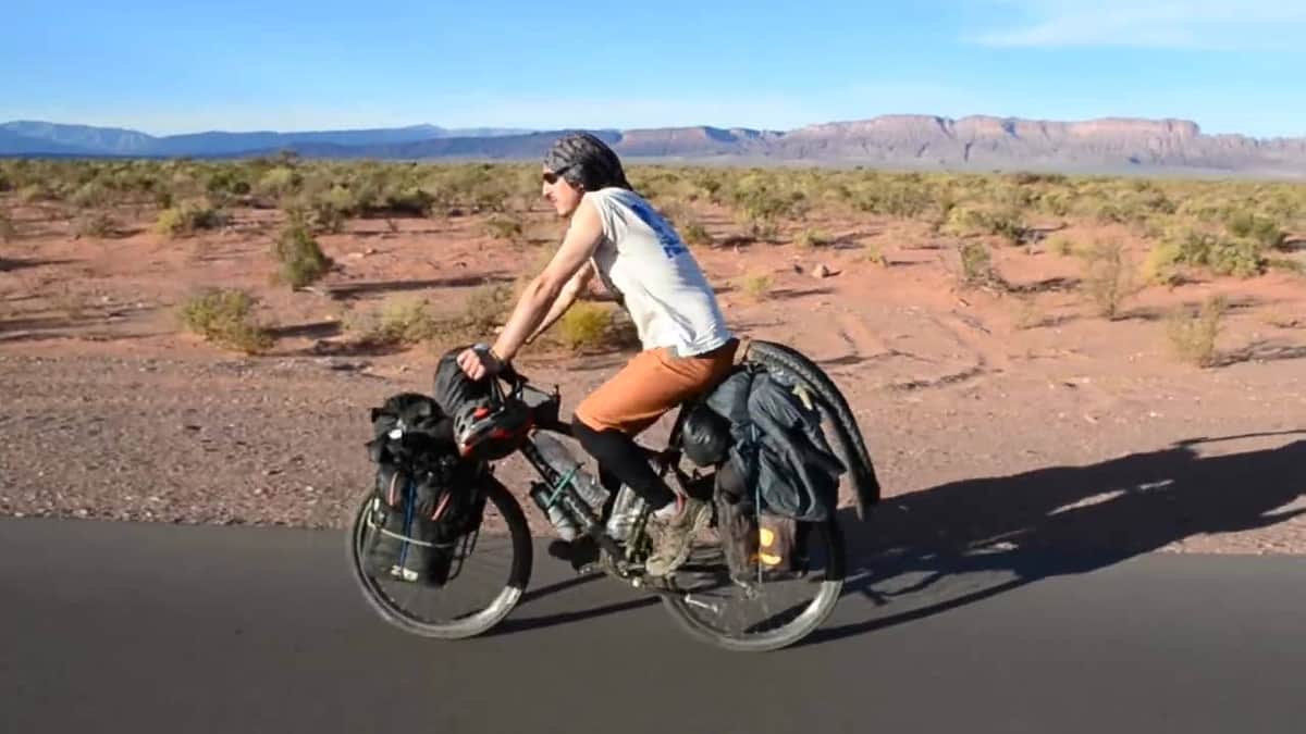 Viajero busca su bicicleta robada en Playa del Carmen; rodó con ella desde La Patagonia