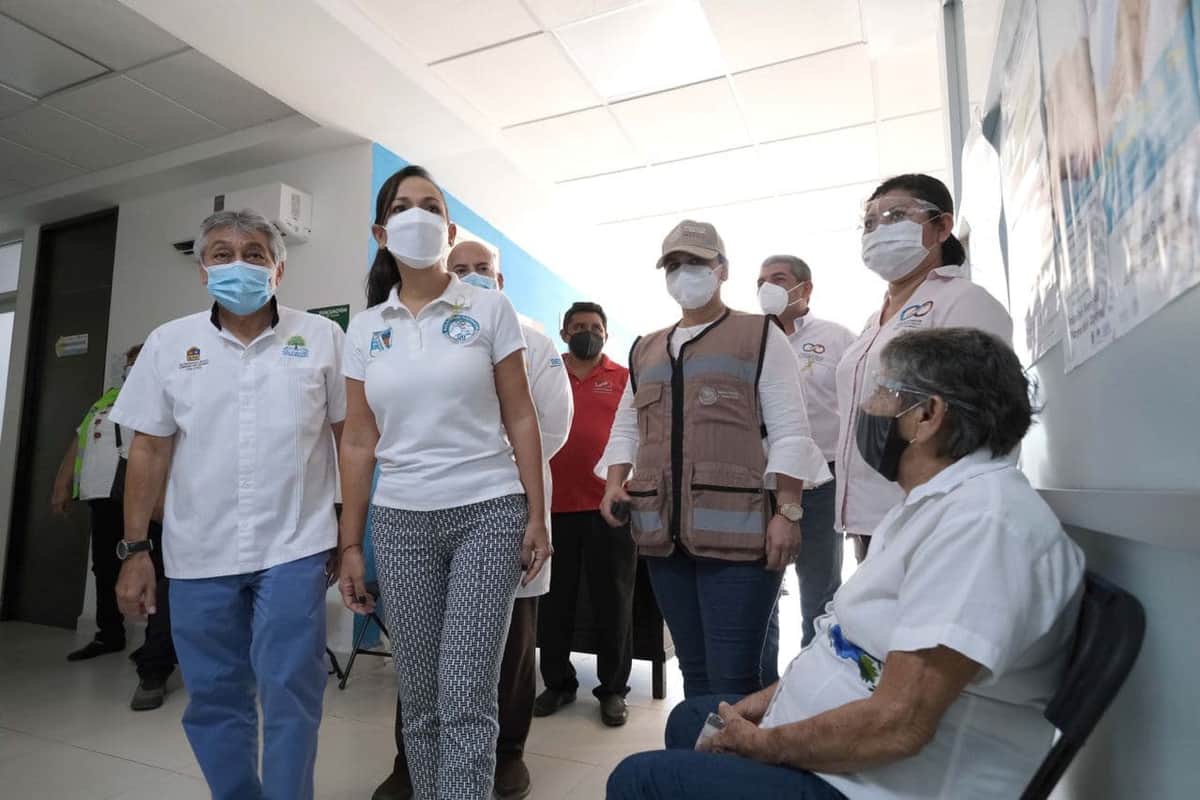 Visita Laura Fernández el módulo de vacunación contra Covid-19 en Leona Vicario