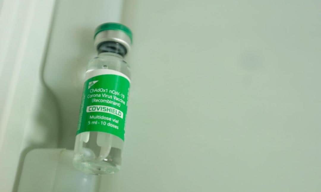 Detienen a enfermero por vender supuestas vacunas para el Covid-19