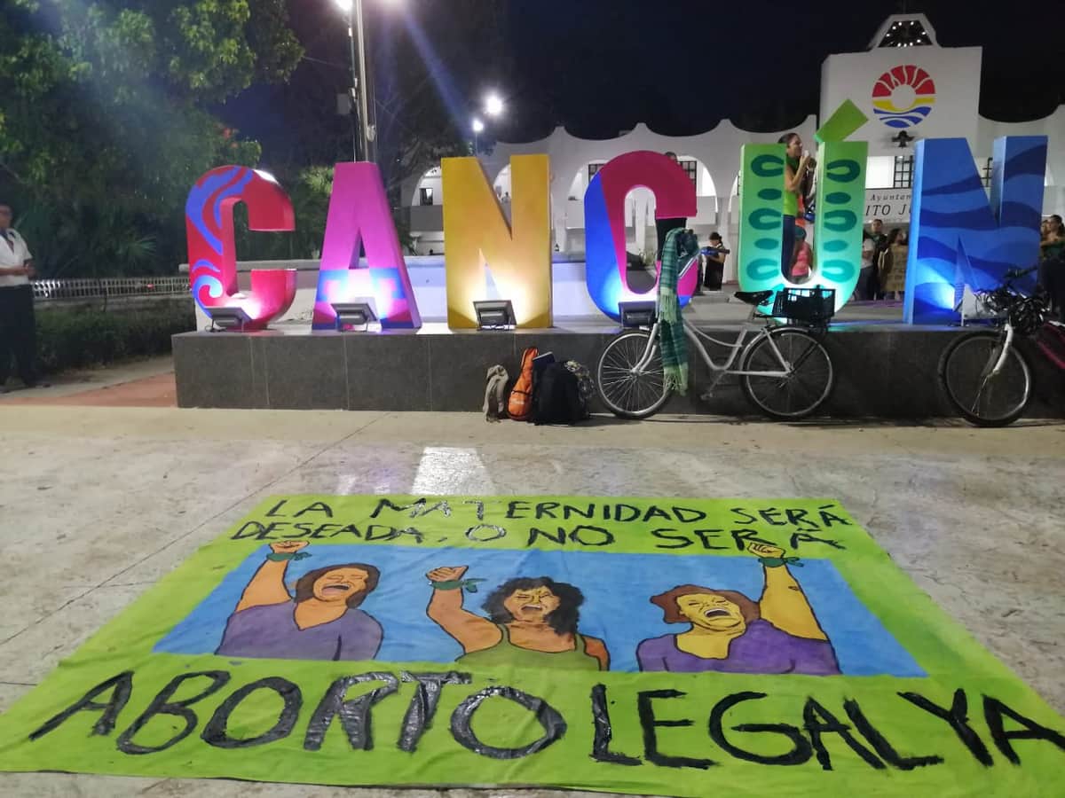 Feministas alistan 'pañuelazo' verde este 14 de febrero en Cancún