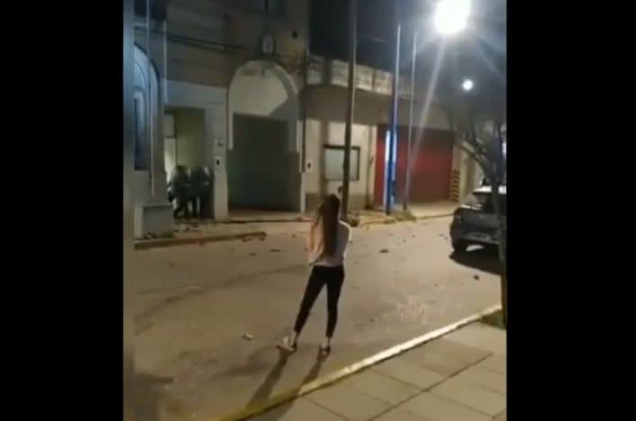 Video: Policía le dispara en la cara a joven que protestaba por feminicidio de una amiga