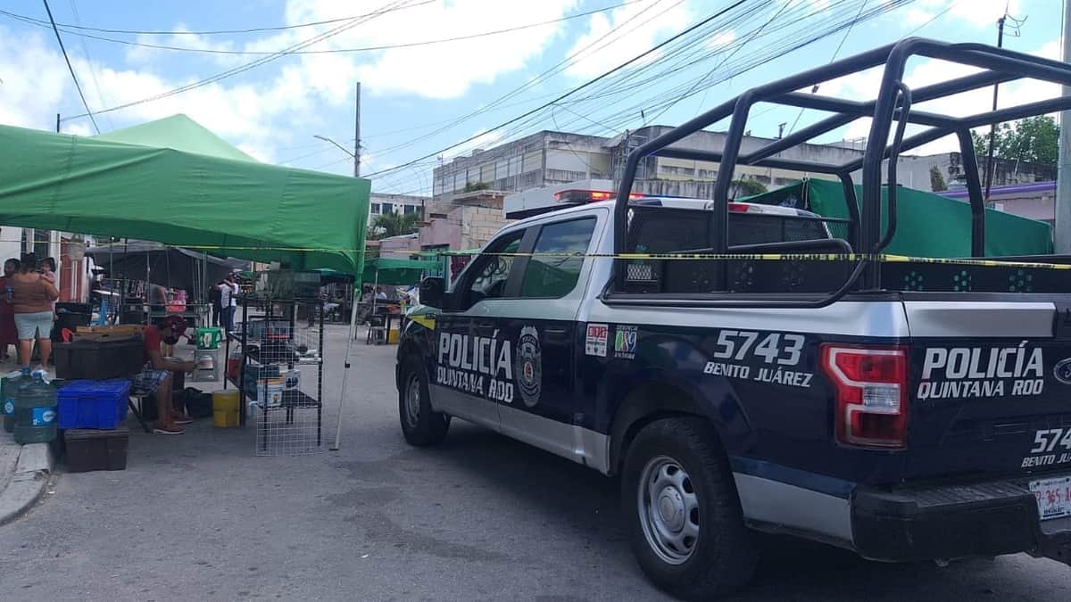 Asesinan a un hombre cerca de mueblería y tianguis de Cancún