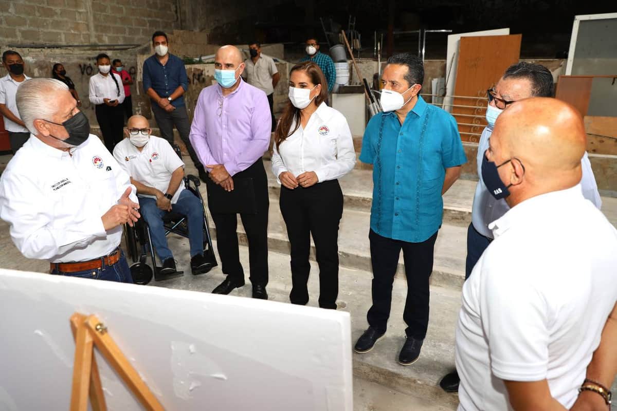 Carlos Joaquín presenta en Cancún una inversión por $193 millones para un teatro, dos mercados y dos parques