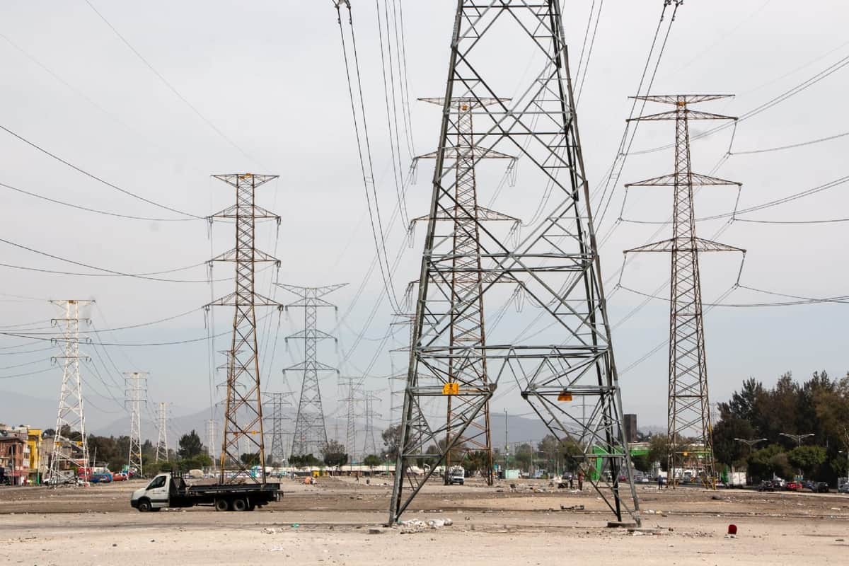 Morena, PT y Partido Verde le prometen a AMLO dar respaldo a la reforma eléctrica