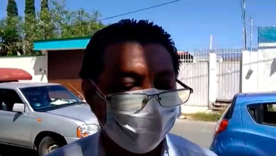 Protestan maestros jubilados contra el pago de sus pensiones en UMAs