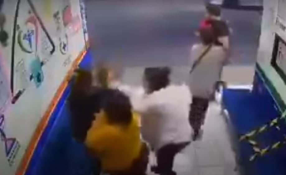 Familia golpea a una doctora, solo les pidió que usaran cubrebocas