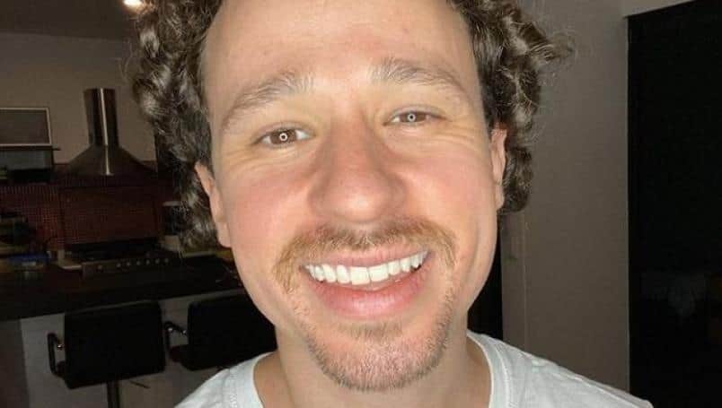 Crítican a Luisito Comunica por visitar "Club de caballeros" en El Salvador