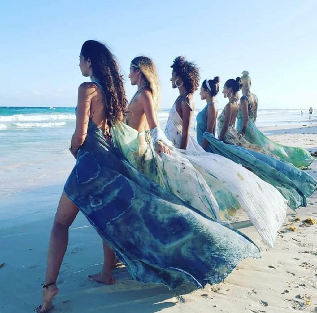 Diseñadora impulsa en Tulum colección de ropa con Azul Maya y otras tinturas naturales