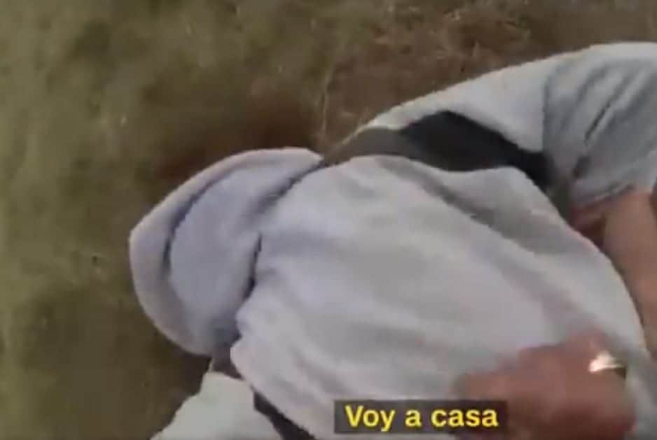 ¡Abuso policial! Abuela de 73 años con demencia es detenida por olvidarse de pagar un dulce, la lanzaron al suelo