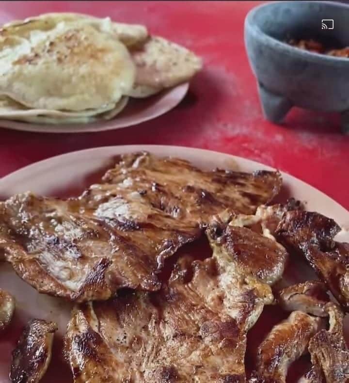 Si visitas Chichén Itzá, prueba el Poc Chuc, platillo yucateco que no olvidarás