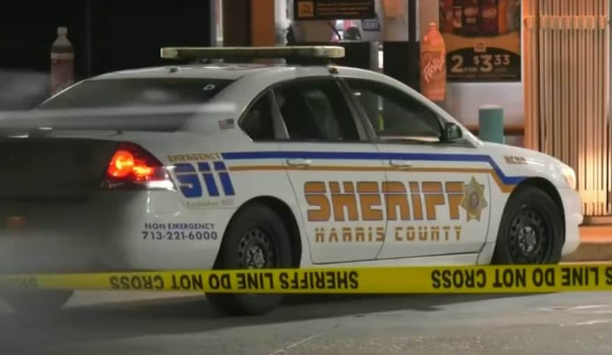 Balean a sujeto por masturbarse frente a la ventana de una niña, los padres se dieron cuenta