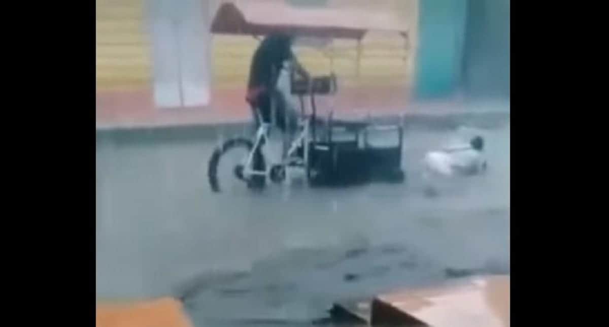 VIDEO: Tira a pasajera de bicitaxi y se vuelve viral