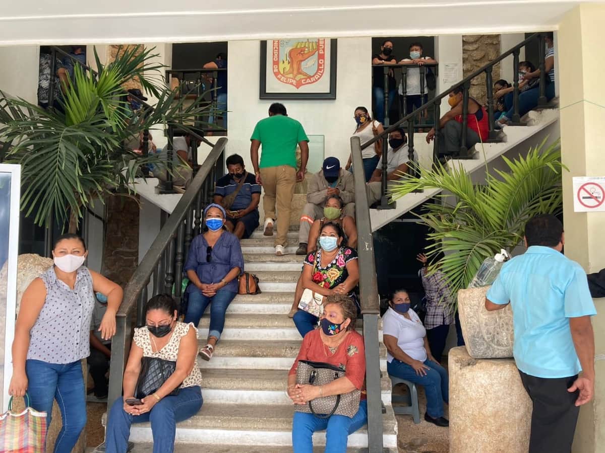 Trabajadores toman el Palacio Municipal de FCP por falta de pago