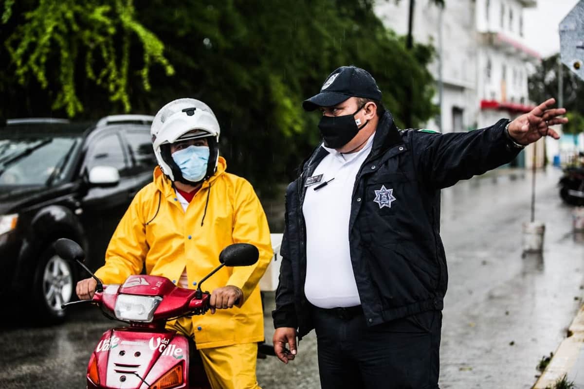 En coordinación con el Estado y la Federación, gobierno de Pedro Joaquín atiende colonias de Cozumel ante emergencia climática