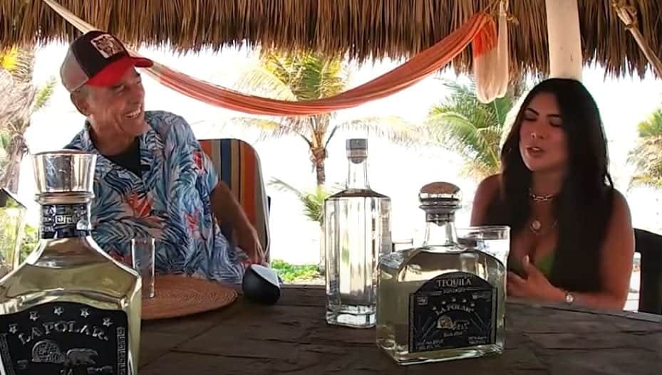 Andrés García genera polémica al pedir a reportera terminar entrevista 'en tanga'