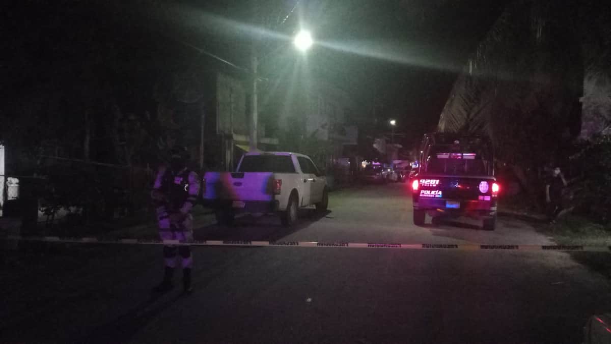 Accionan armas de fuego en bar de Akumal; hay un lesionado