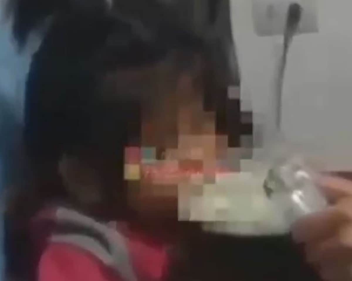 VIDEO: Se graba dándole alcohol a su hija de 3 años, le provocó una grave intoxicación