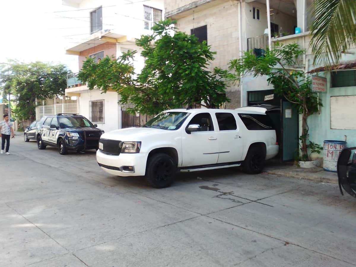 Encuentran a un hombre colgado en cuartería de Playa del Carmen