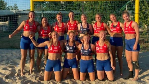 Pink ofrece pagar la multa a seleccionadas noruegas por usar shorts en lugar de bikini