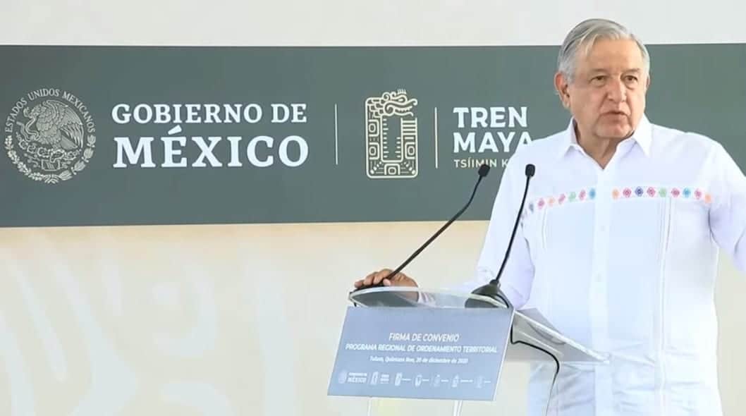 VIDEO: AMLO sobrevuela Tulum en en helicóptero, previo a su visita 'relámpago' al destino