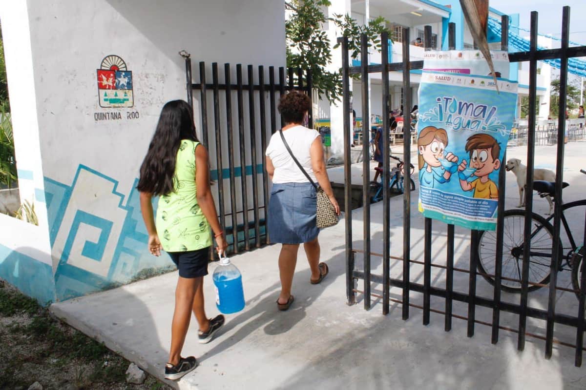 Gobierno de Puerto Morelos contribuye en recuperación de escuelas de nivel básico