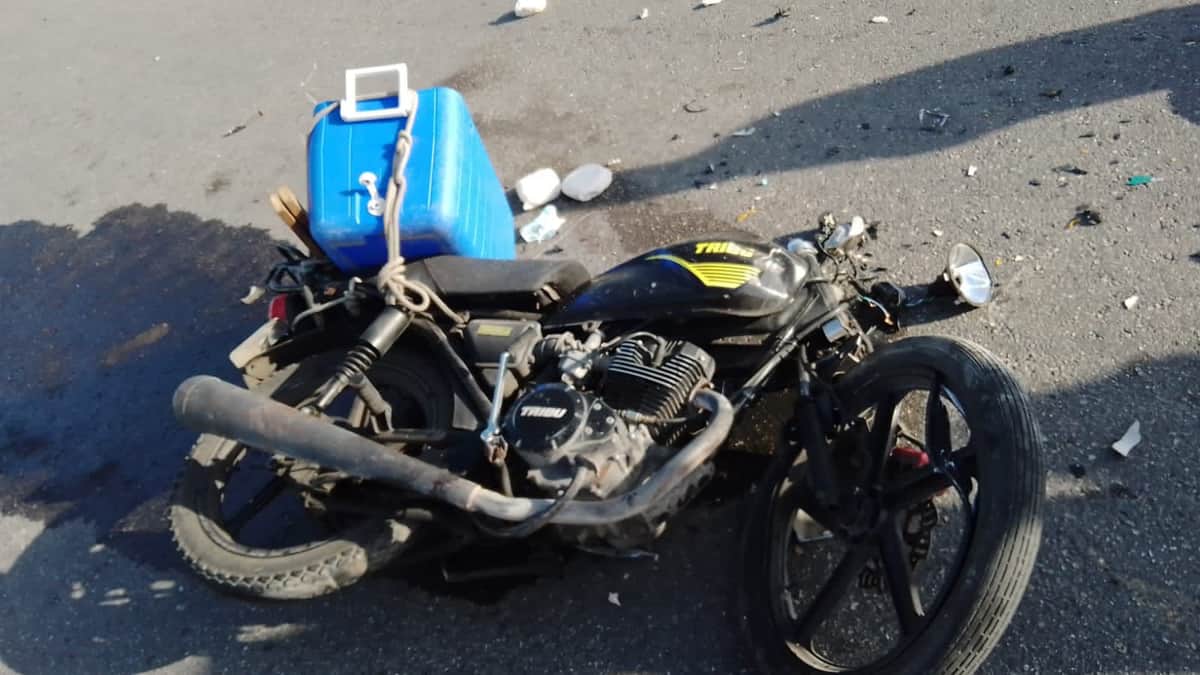 Conductor se 'vuela' un alto y mata a motociclista en Playa del Carmen